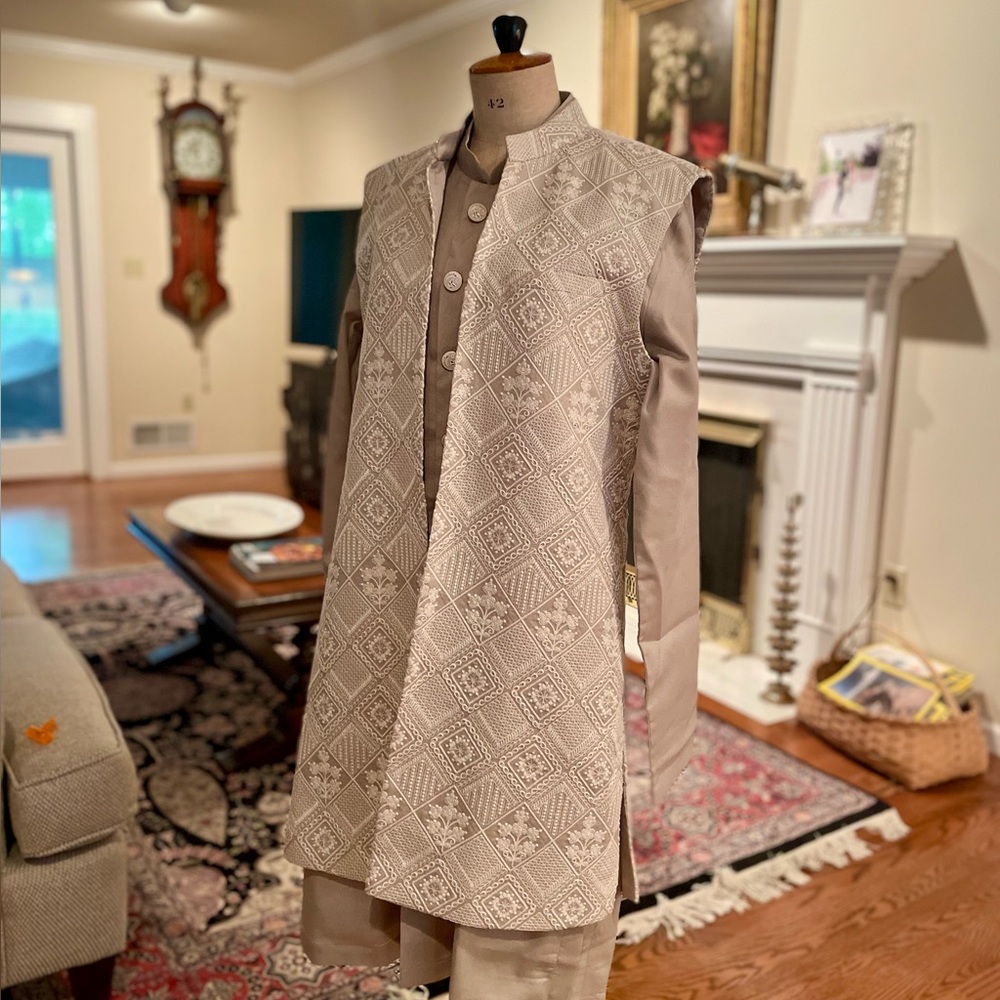 BRAND NEW NEVER WORN Indian/Pakistani Sherwani and Pant with Embroidered Jacket